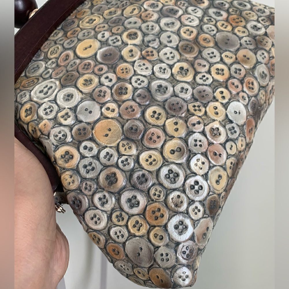 Handmade Genuine Leather Relief Button Pattern Push-lock Clutch/Crossbody - Picture 14 of 16